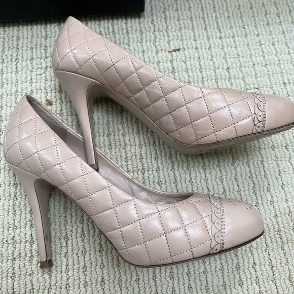 🔴Authentic CHANEL Classic Calf Leather Cream / Beige Heel shoes / Pump 🔴 - Picture 5 of 13